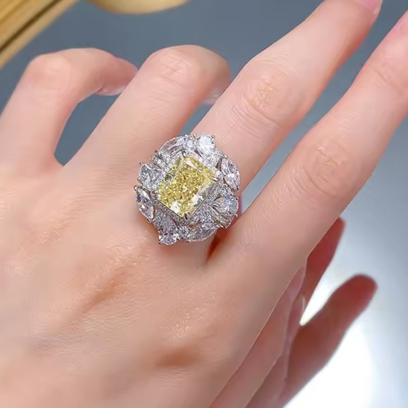 4ct Canary Ring - Picture 9 of 10